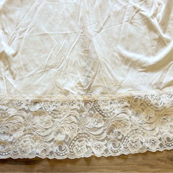 Vintage Vanity Fair Slip Dress Ivory Scalloped Lace Trim Nylon Size 36 Coquette - Picture 4 of 13